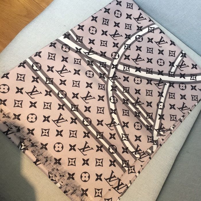 Louis Vuitton Scarf LVS00131